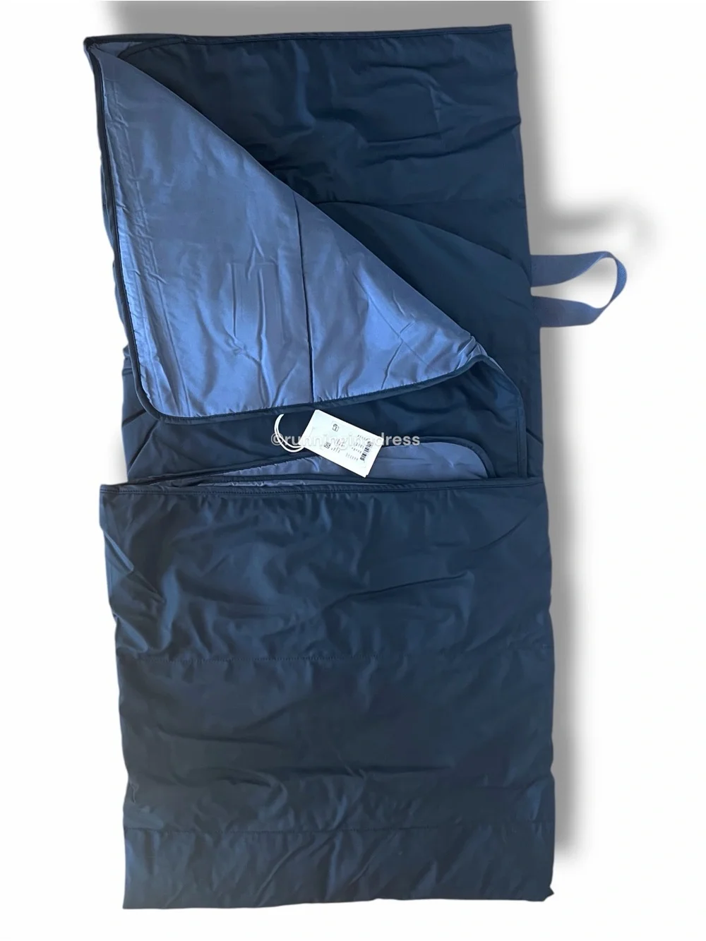 NWT RAINS Waterproof Trail Blanket Navy Quilted Picnic Stadium Car Camping Gear